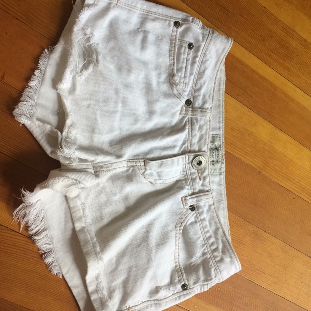 Women’s ripped shorts low rise